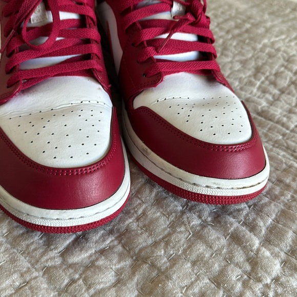 Low top red and white Nike sneakers size 15 - Picture 5 of 8